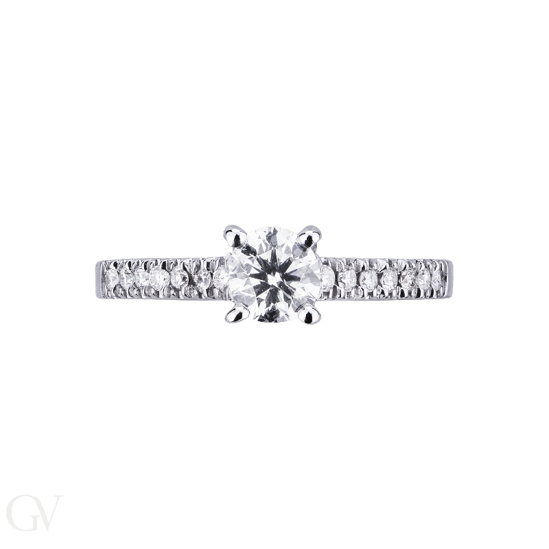 Solitaire setting white gold 18k with diamonds on the shank