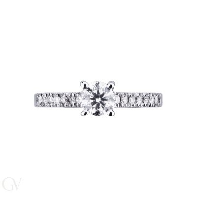 Solitaire setting white gold 18k with diamonds on the shank