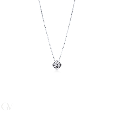 Prong setting diamond solitaire pendant