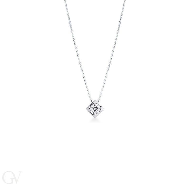 Four Prong setting diamond solitaire pendant 