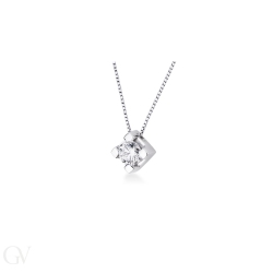 Four Prong setting diamond solitaire pendant 