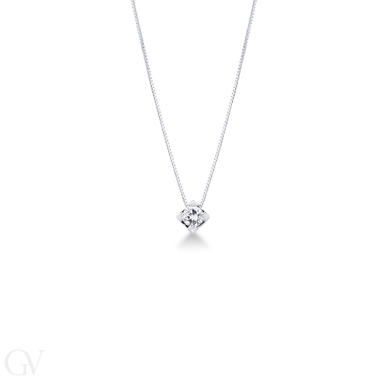Prong setting diamond solitaire pendant