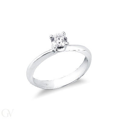 Four prong solitaire ring
