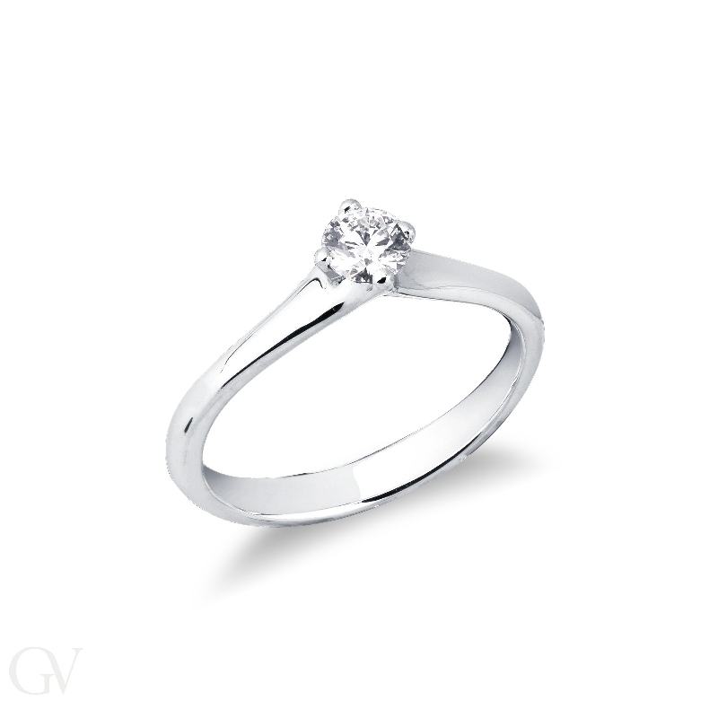 Four prong solitaire setting