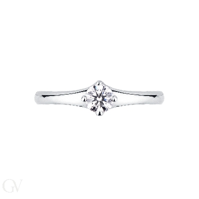 Four prong solitaire setting
