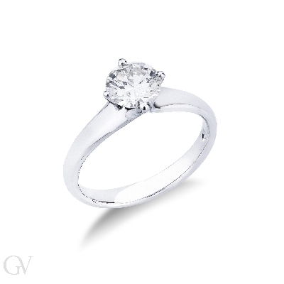 Four prong white gold solitaire setting