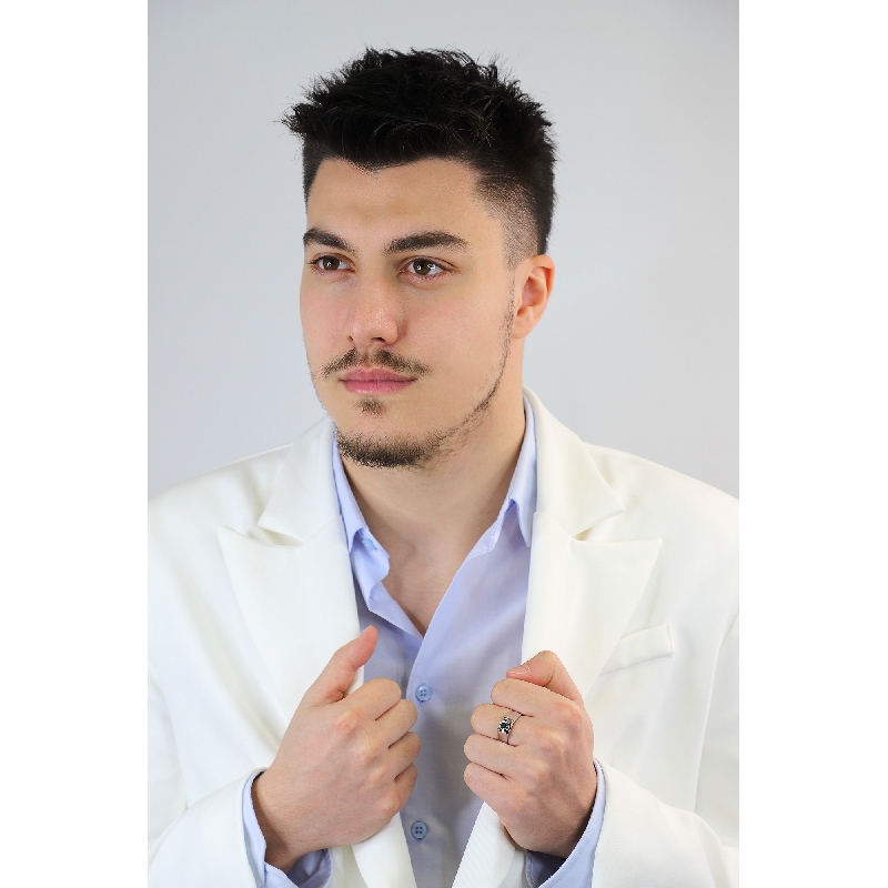 Male solitaire ring in white gold 18k with black diamond