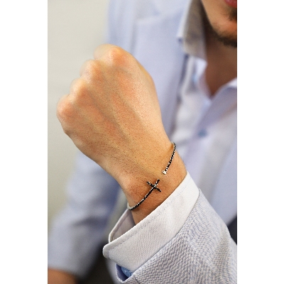 750 white gold spring bracelet with cross in black diamonds