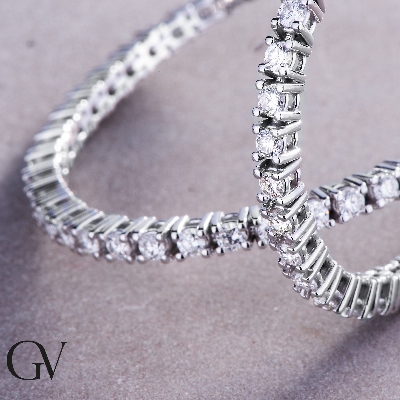 Tennis bracelet with diamonds