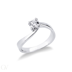 Solitaire setting with four prongs 2