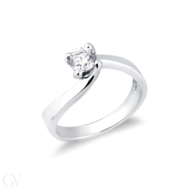 Four prong solitaire setting