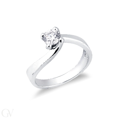 Four prong solitaire setting