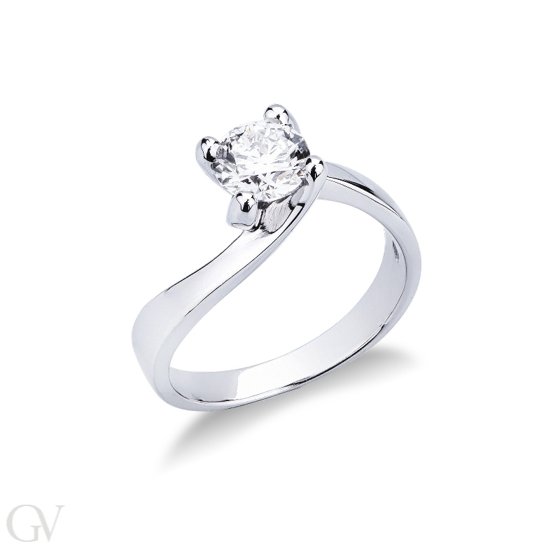 Four prong solitaire setting