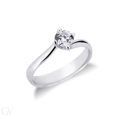 Four prong solitaire setting