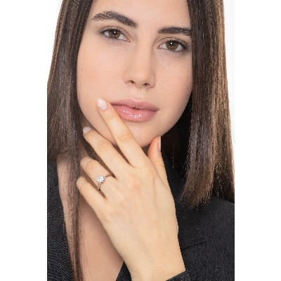 Solitaire Valentino Model in white gold 18k with a 0,90 ct diamond 