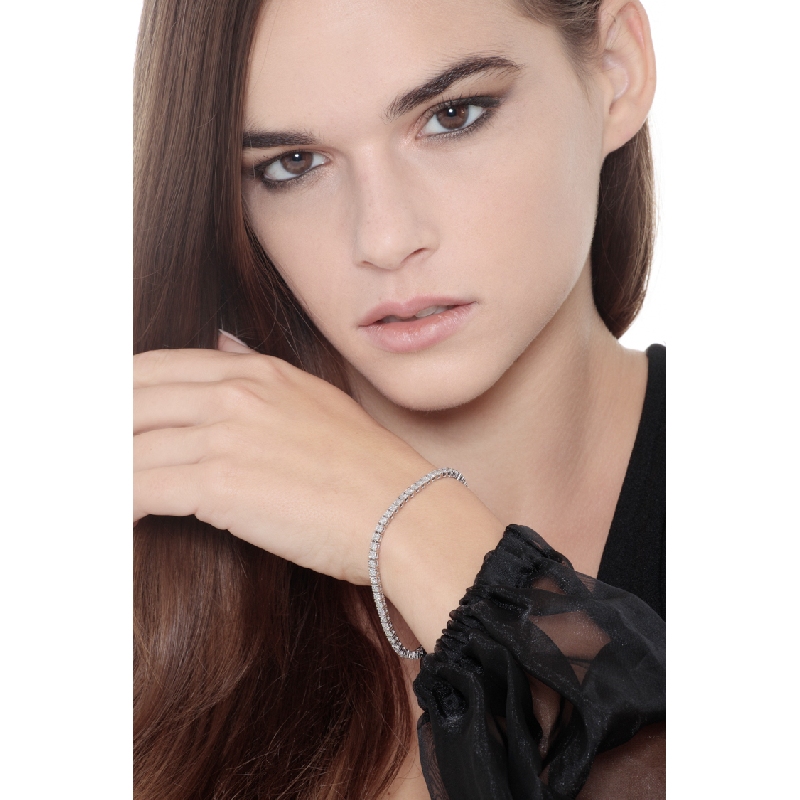 Wire style tennis bracelet white gold 18k with diamonds Wire style tennis bracelet white gold 18k with diamonds