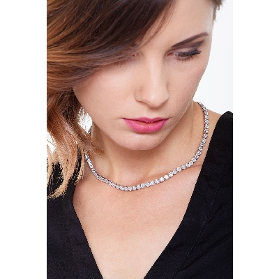 Illusion necklace with diamonds in white gold 18k