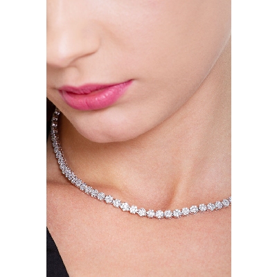 Illusion necklace with diamonds in white gold 18k