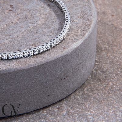 18k white gold tennis bracelet with diamonds