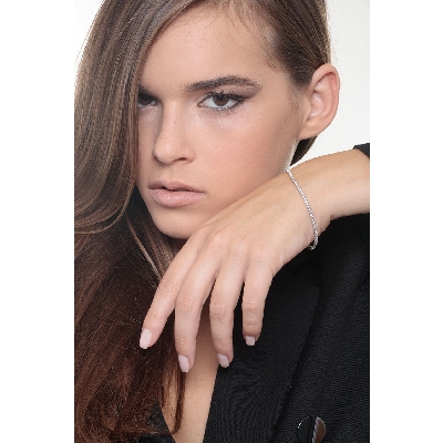 18k white gold tennis bracelet with diamonds