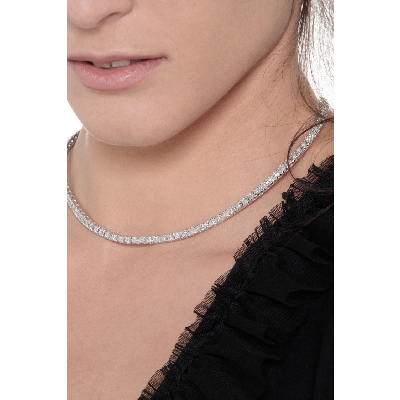 Tennis necklace in 18k white gold with round cut diamonds