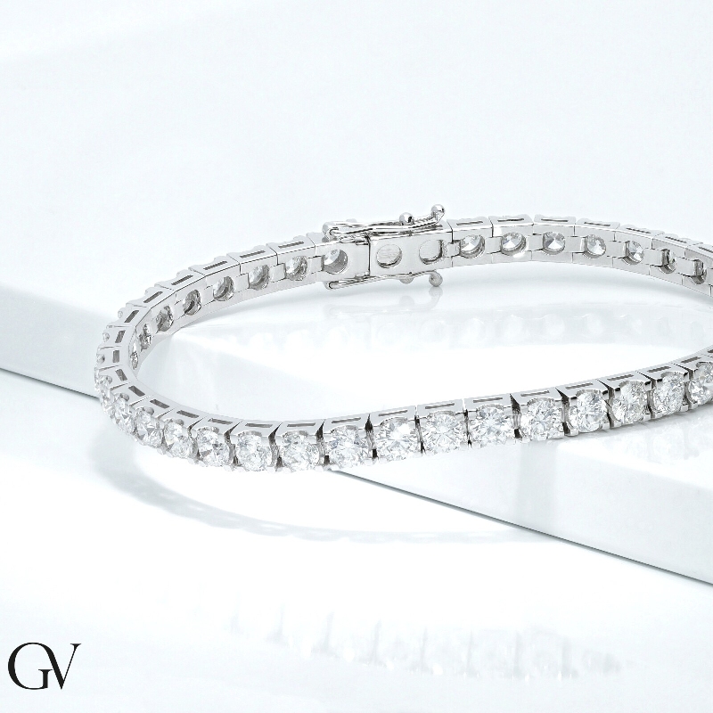 Tennis bracelet in 18k white gold with diamonds Tennis bracelet in 18k white gold with diamonds
