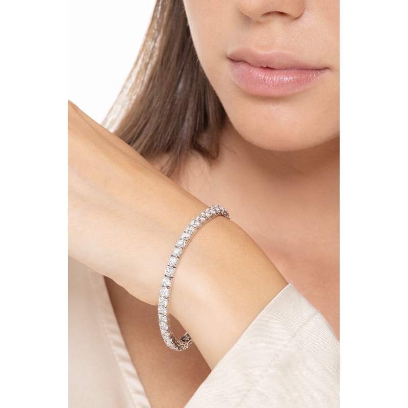 Tennis bracelet in 18k white gold with diamonds Tennis bracelet in 18k white gold with diamonds