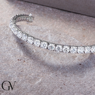 Tennis bracelet in 18k white gold with diamonds