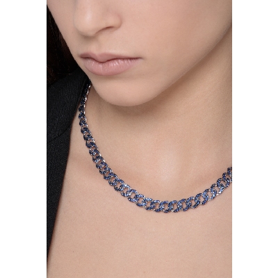 Iced out chain in 18k white gold with blue sapphires