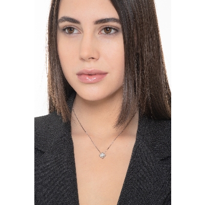 Solitaire necklace in 18k white gold with diamond