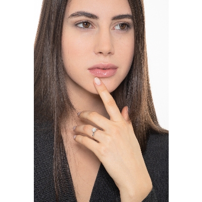 1 Carat Solitaire Diamond Ring in 18kt White Gold with Griffe Setting