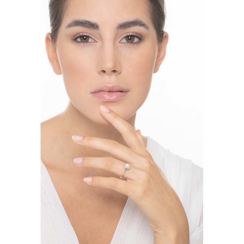 6 claw solitair ring with a 0,90 ct diamond  6 claw solitair ring with a 0,90 ct diamond