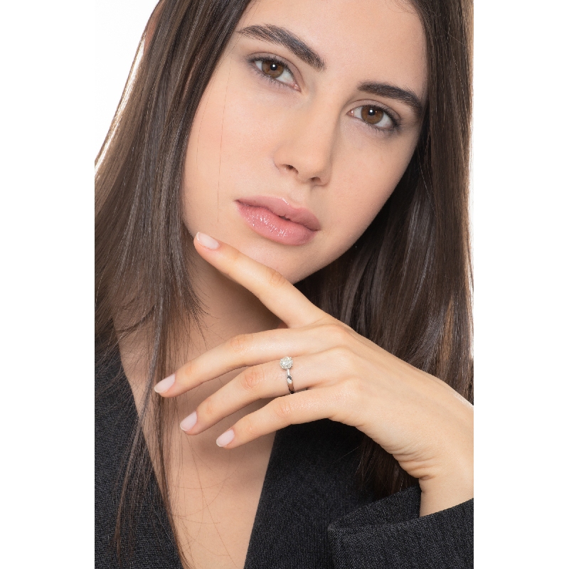 4 claw solitaire ring white gold 18k with 1ct diamond  4 claw solitaire ring white gold 18k with 1ct diamond