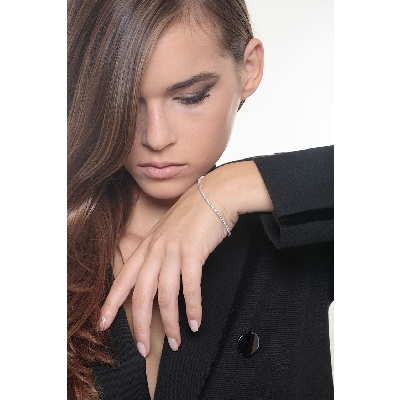 Tennis blacelet with diamonds