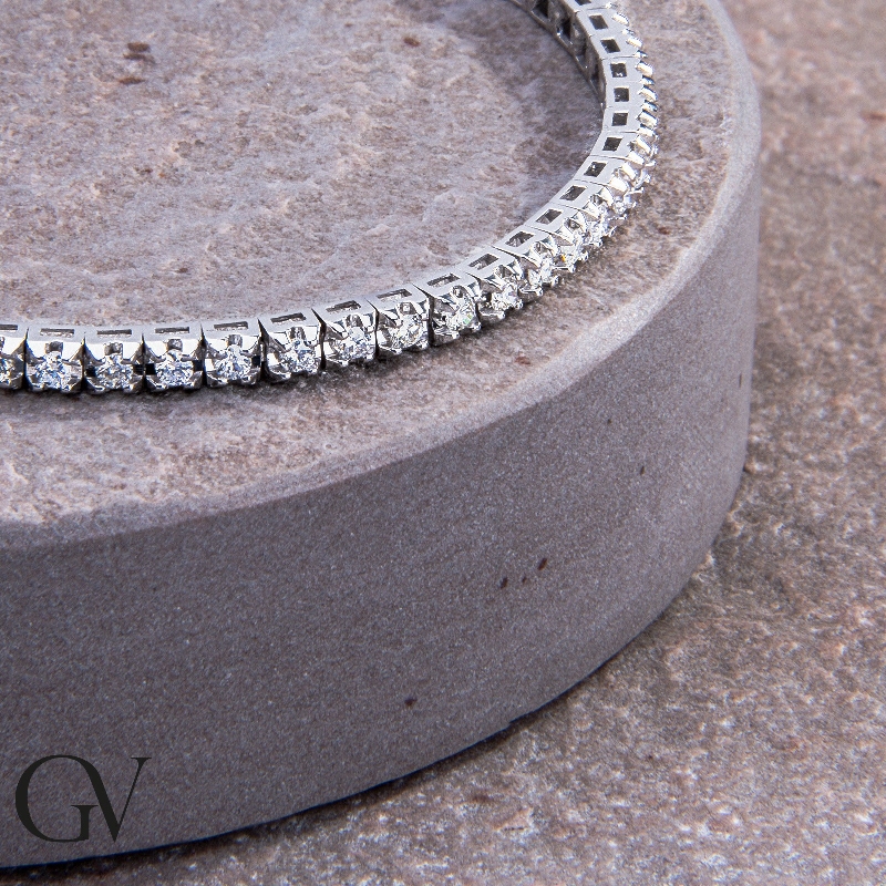 Tennis bracelet in white gold 18k with diamonds, about 3 mm wide Tennis bracelet in white gold 18k with diamonds, about 3 mm wide