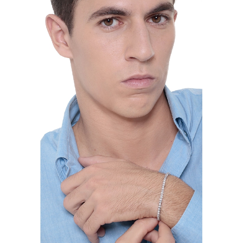 Tennis bracelet in white gold 18k with diamonds, about 3 mm wide Tennis bracelet in white gold 18k with diamonds, about 3 mm wide