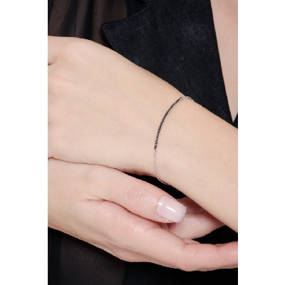 White gold 18k bracelet with black diamonds bar burnished tips