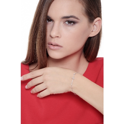 Cross bracelet with diamonds