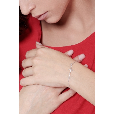 Cross bracelet with diamonds