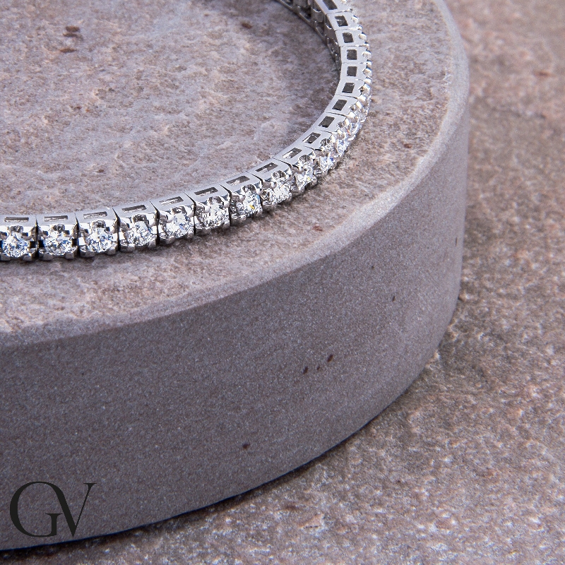 Pyramid tennis bracelet in white gold 18k with diamonds Pyramid tennis bracelet in white gold 18k with diamonds