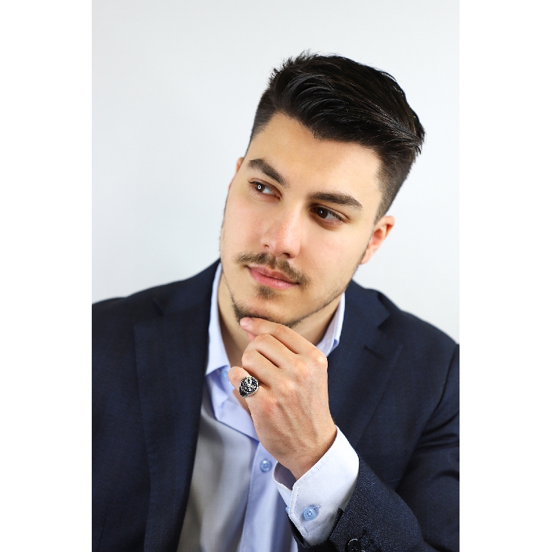 750 gold blue sapphires and diamonds ring with central letter R 750 gold blue sapphires and diamonds ring with central letter R