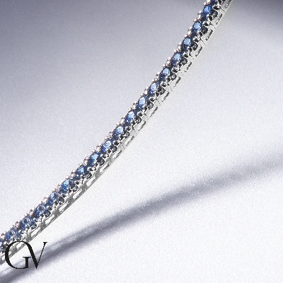 18k white gold tennis bracelet with blue sapphires