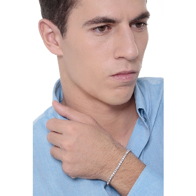 Pyramid links tennis bracelet with round cut diamonds