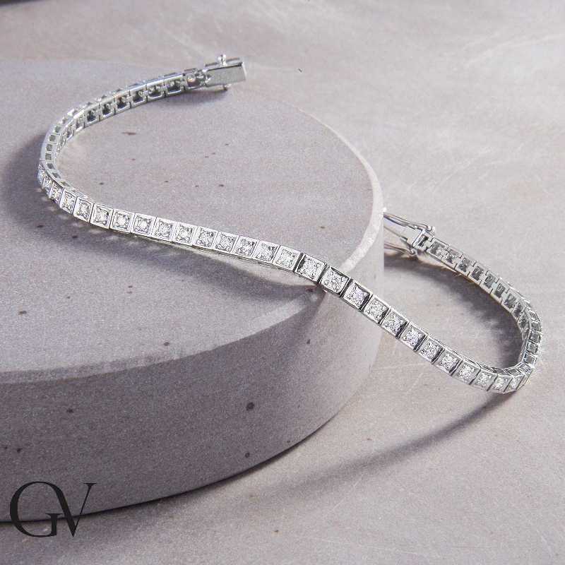 Stylish tennis bracelet with diamonds Stylish tennis bracelet with diamonds