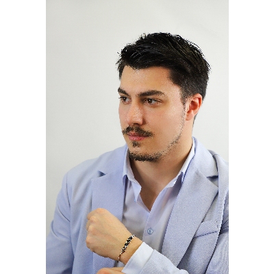 Fancy bracelet in 18k white gold with black diamonds pavé