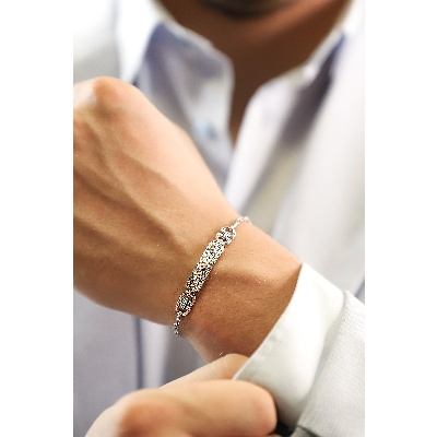 Fancy bracelet in 18k white gold with diamonds pavé
