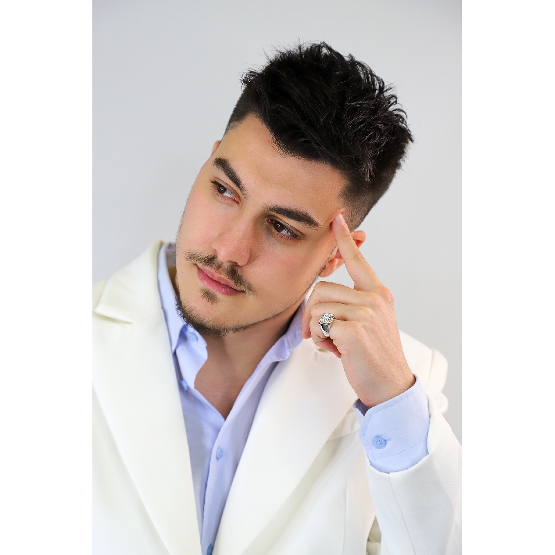 White gold 18k pinky ring with diamonds White gold 18k pinky ring with diamonds