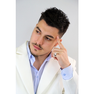 White gold 18k pinky ring with diamonds