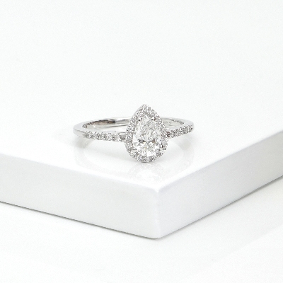 Ring with diamond pear cut 0.70 ct GIA in 18k white gold