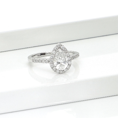 Ring with diamond pear cut 1.00 ct GIA in 18k white gold